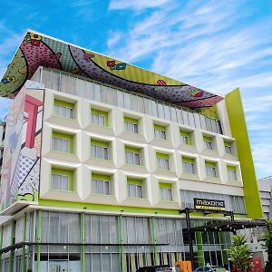 Maxonehotels.Com At Vivo Palembang